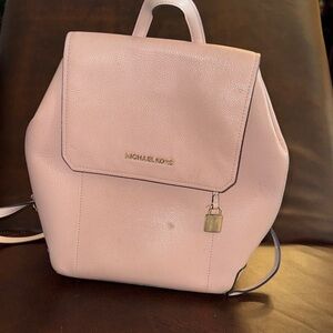 Michael Kors Blush Pink Backpack 🎒 she’s cute !
